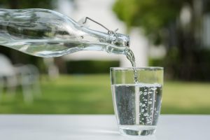 Mencegah tubuh supaya tidak terkena dehidrasi waktu melaksanakan ibadah haji dan umroh