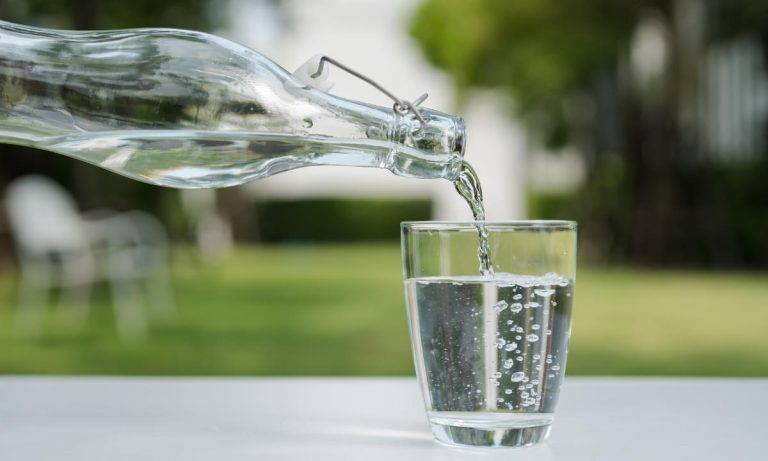 Mencegah tubuh supaya tidak terkena dehidrasi waktu melaksanakan ibadah haji dan umroh